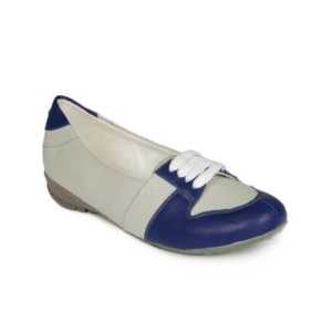Catwalk Women Off-White and Blue Pumps