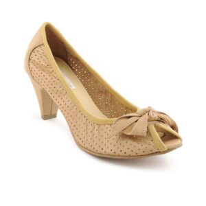 Enroute Women Beige Shoes